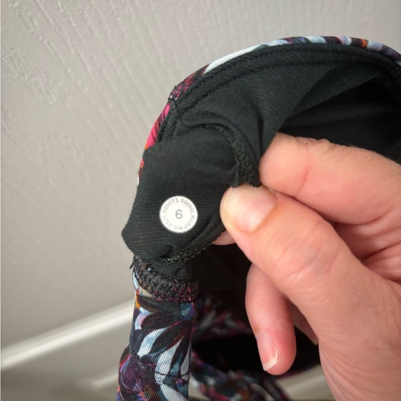 Lululemon Base Pace HR High Rise Tight 25” and Sports Bra Floral -  Size 6 - Picture 12 of 12